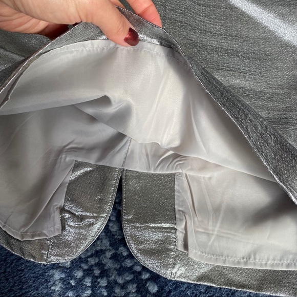 🔗 H&M SILVER SHIMMERING HIGH WAIST FORM FITTING SKIRT! - Picture 8 of 9
